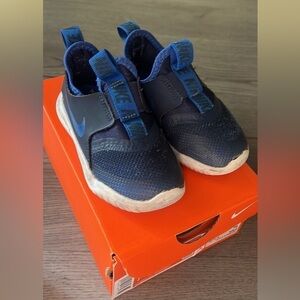 NIKE. Blue Flexrunners.